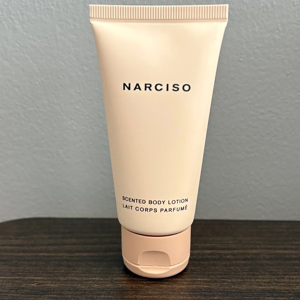 Narciso Rodriguez Poudrée Body Care Set (2) Lotion + Shower Gel 🤍 - Picture 4 of 5